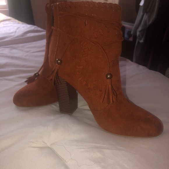 Moccasin style ankle boots with a block heel. - Picture 7 of 7